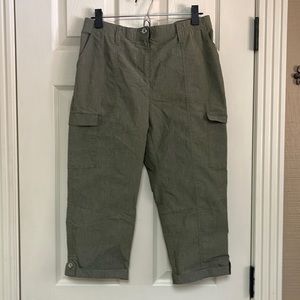 Chico’s size 0 below the knee pants. Great condition! See pictures